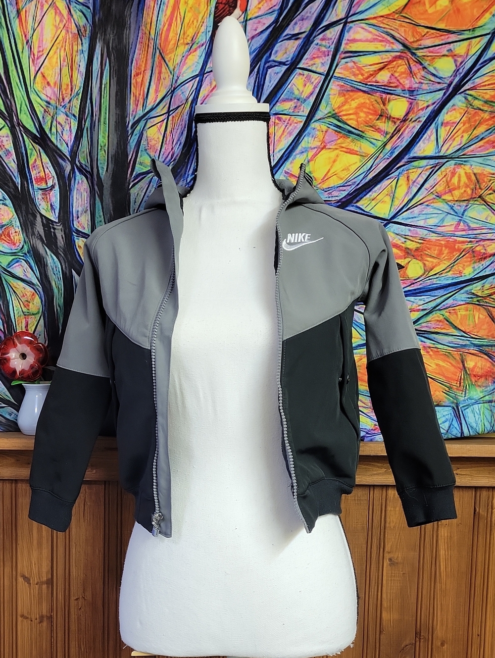 Nike Kids  Two-Tone Gray & Black Athletic Jacket Size 5-6 Y